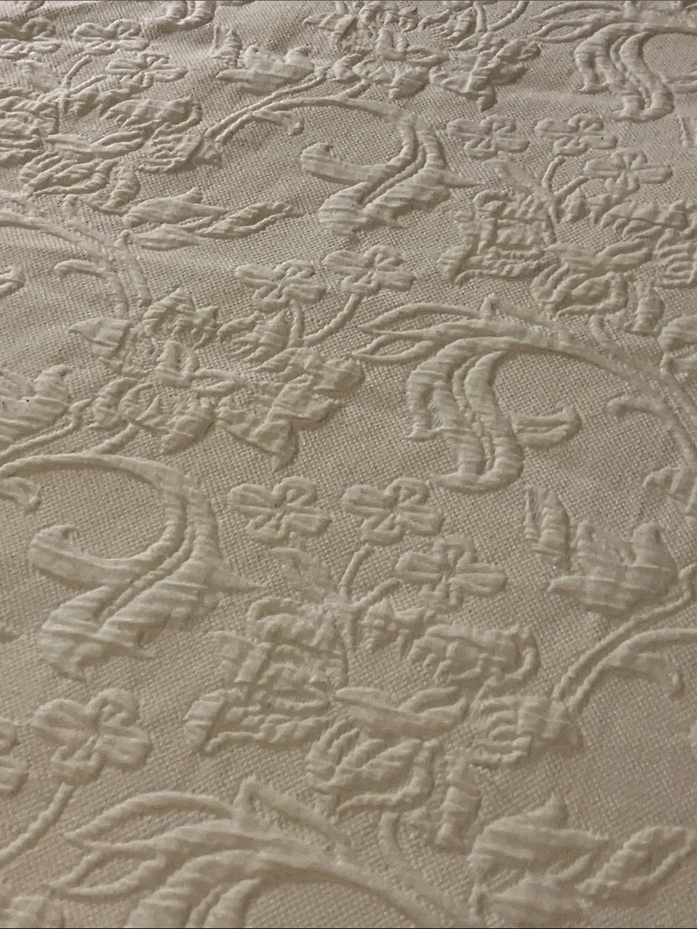 Cotton Matelasse floral bedspread Twin with scalloped edges